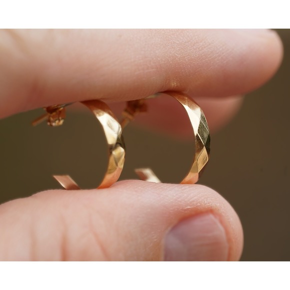 The Unbranded Brand Jewelry - Vintage 14k Solid‎ Yellow Gold Hoop Textured Diamond Triangle Pattern Earrings